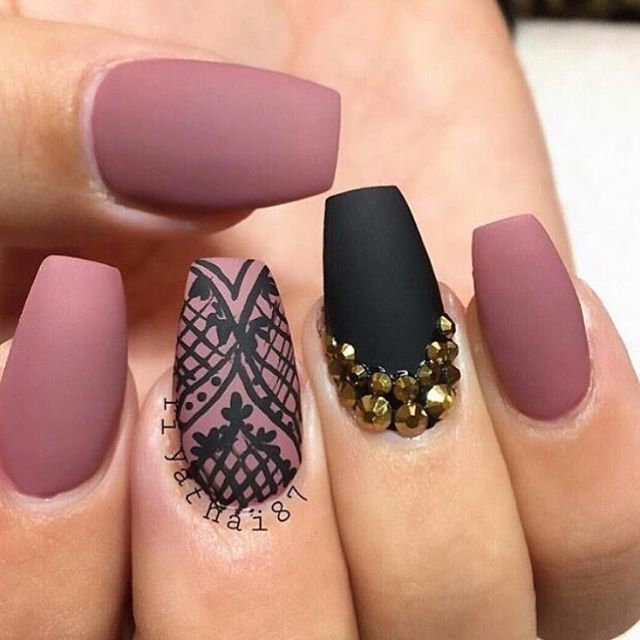 matte nail eart tone with black lace h BIQijjAAaSh