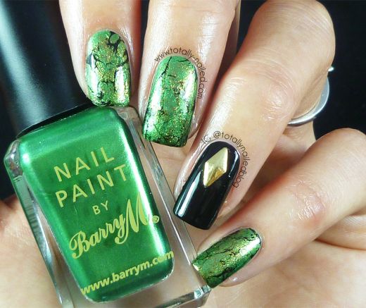 marble nails golden green renodots