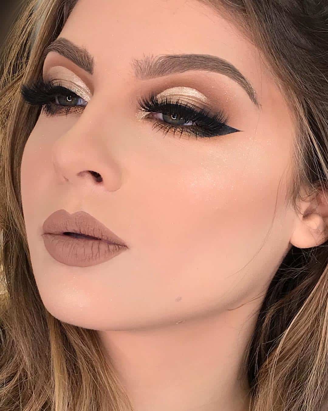 semi cut brown smokey with wings