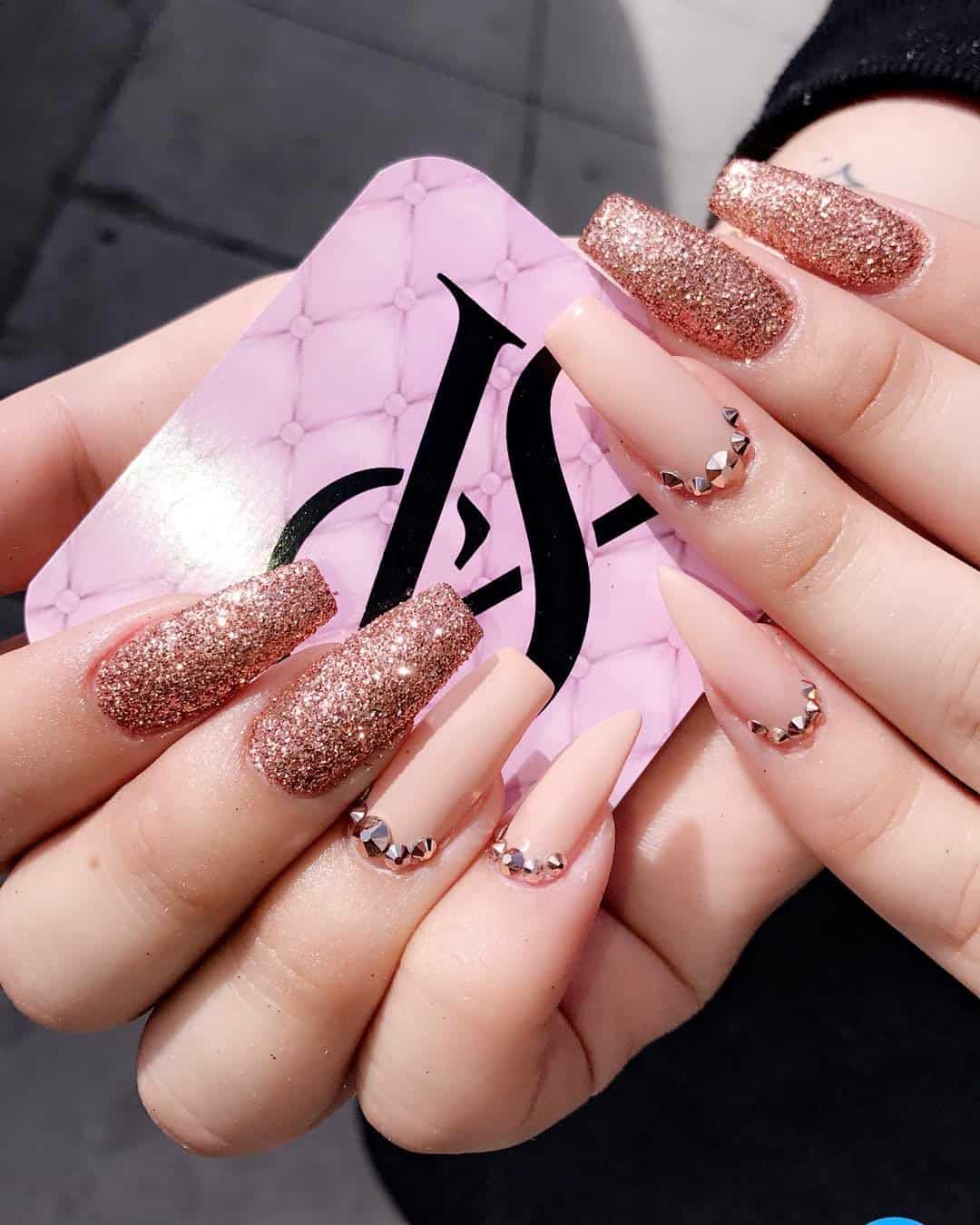 Rose Gold Nails - 30 Ideas from High Shine to Roses in Literal Gold