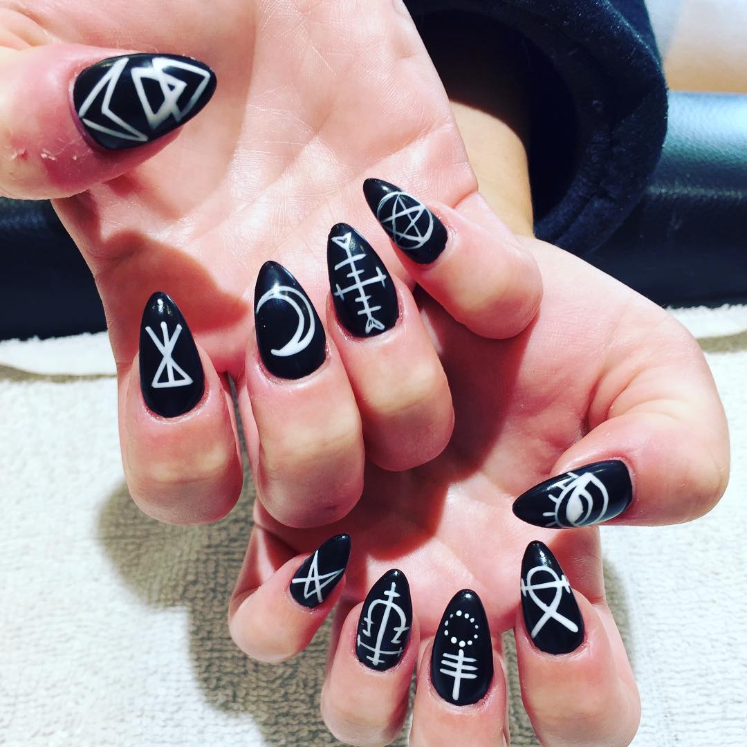 Halloween nails balck withcy nails ht BY090uIgOH2