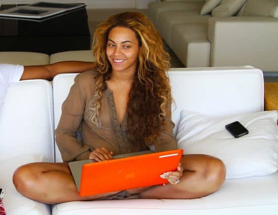 beyonce with laptop