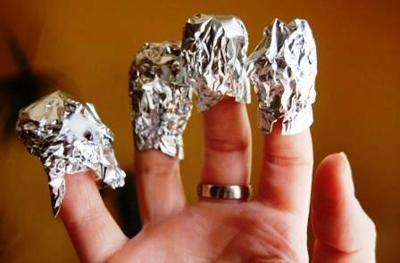 Aluminum foil for removing the manicure