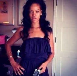 9 Pictures of Rihanna Without Makeup that Make Her Only Girl in the World