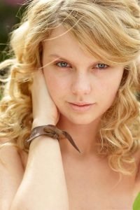 Top 10 Pictures of Taylor Swift Without Makeup