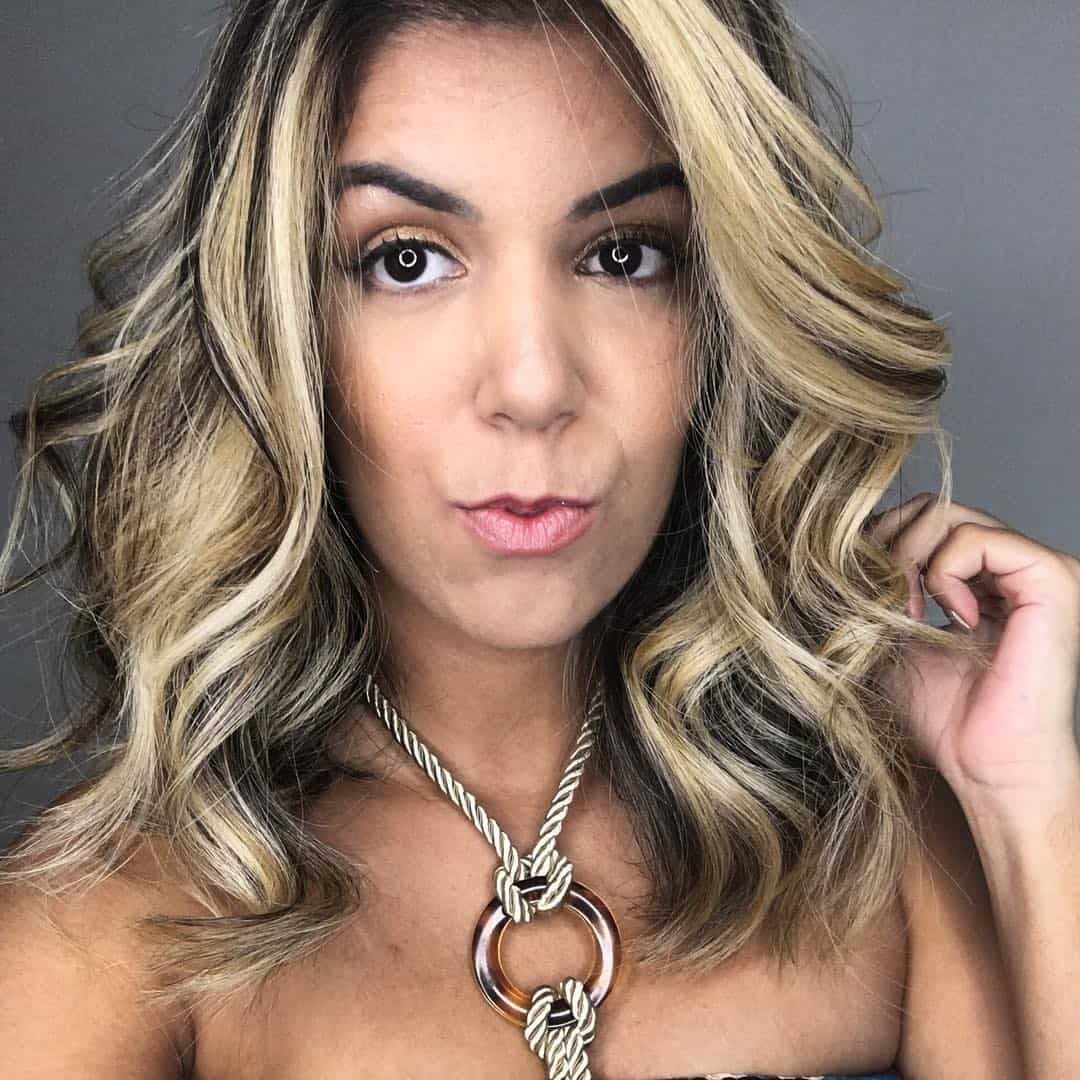 soft curls blond balayage